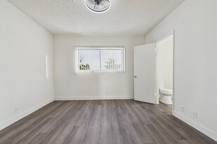 Cedar Court Apartments in Bellflower, CA - Building Photo