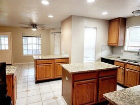 10306 Jockey Club Dr in Houston, TX - Building Photo