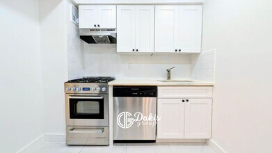 25-33 23rd Street, DG1 in Queens, NY - Building Photo - Building Photo