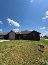 1982 S Farm Rd 123 in Springfield, MO - Building Photo - Building Photo