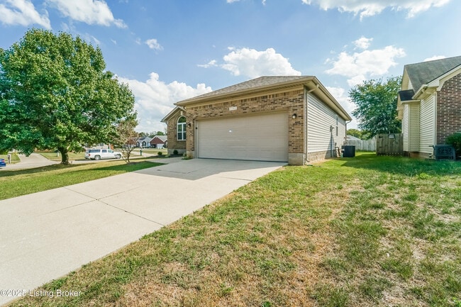 6700 Leverett Ln in Louisville, KY - Building Photo - Building Photo