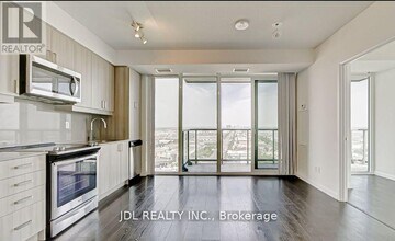 7895 Jane St in Vaughan, ON - Building Photo - Building Photo