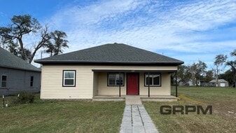 622 W Ave B in Hutchinson, KS - Building Photo