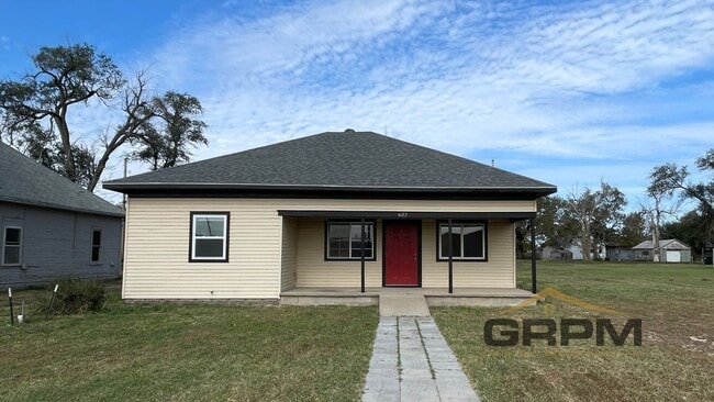 property at 622 W Ave B