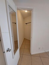 978 SW 10th Dr in Pompano Beach, FL - Foto de edificio - Building Photo