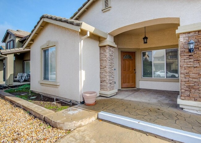 1009 Morris Cir in Woodland, CA - Building Photo - Building Photo