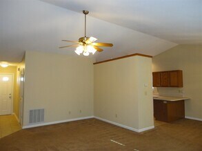 7215 Kidwell Dr in Indianapolis, IN - Foto de edificio - Building Photo