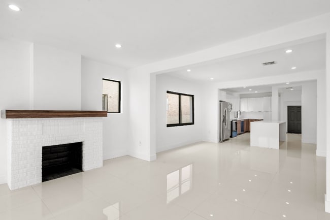 1687 SW 11th St in Miami, FL - Building Photo - Building Photo