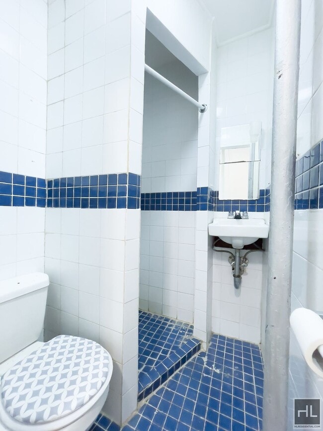 2BR 2BA On Bushwick/Ridgewood Border, Unit 2L in Brooklyn, NY - Building Photo - Building Photo