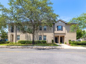 Hammock Grove Condominiums in Jacksonville, FL - Foto de edificio - Building Photo