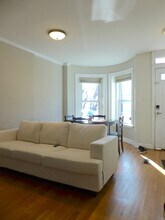 77 Windsor St in Boston, MA - Foto de edificio - Building Photo