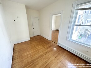 2 Folsom Ave, Unit 2 in Boston, MA - Building Photo - Building Photo