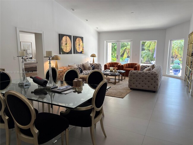 323 Caribbean Rd in Key Biscayne, FL - Building Photo - Building Photo