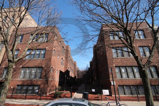 3817 N Fremont St, Unit #3829.5-E3 in Chicago, IL - Building Photo - Building Photo