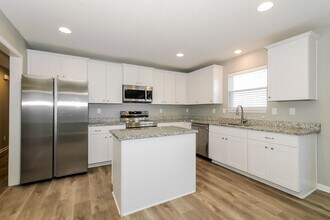 1104 NW Hilltop Ln in Grain Valley, MO - Building Photo - Building Photo