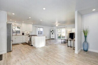 905 Valley Oak Dr in Winters, CA - Building Photo - Building Photo