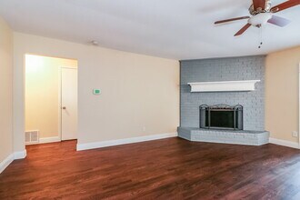 1721 Steinburg Ln in Fort Worth, TX - Building Photo - Building Photo