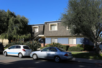 Beadnell Apartments in San Diego, CA - Building Photo - Building Photo