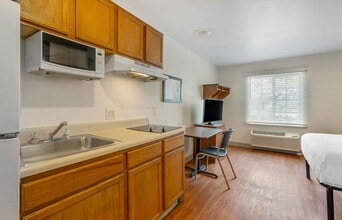 Furnished Studio-Charleston - North Charle in North Charleston, SC - Building Photo - Building Photo