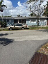 729 NE 2nd Ct in Hallandale Beach, FL - Building Photo - Building Photo