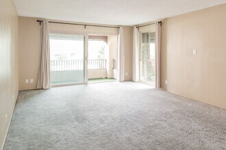 2522 Clairemont Dr in San Diego, CA - Building Photo - Building Photo