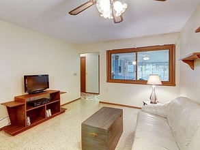 13300 W Sunny View Dr in New Berlin, WI - Building Photo - Building Photo