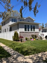 84 Commonwealth Ave in Merrick, NY - Building Photo