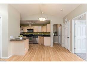 150 Edwards Dr SW in Edmonton, AB - Building Photo - Building Photo