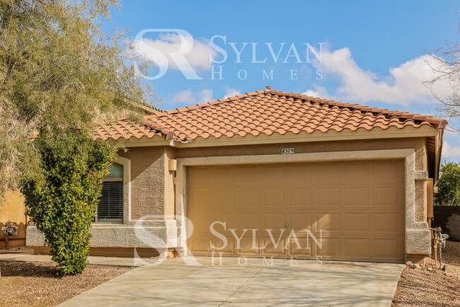 8379 S Otis Dr in Tucson, AZ - Foto de edificio - Building Photo