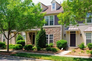 8339 Viewpoint Lane in Cornelius, NC - Building Photo