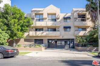 326 S Manhattan Pl in Los Angeles, CA - Building Photo - Building Photo