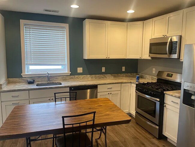 1613 W Pratt St photo'