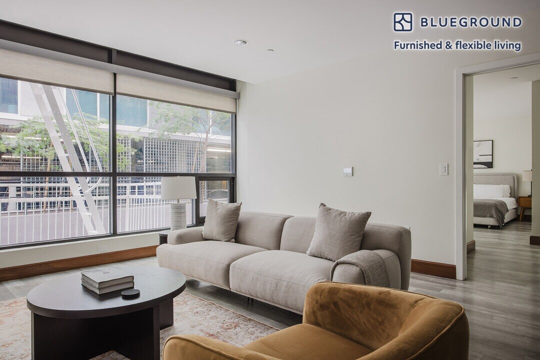 110 W Ocean Blvd in Long Beach, CA - Building Photo