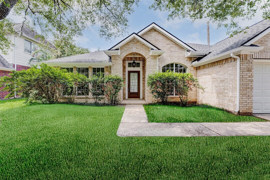 10615 Indian Paintbrush Ln in Houston, TX - Building Photo