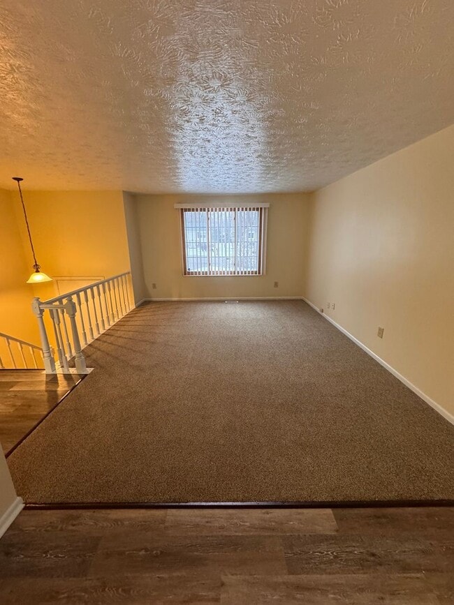 300 Pegotty Ct NE in Warren, OH - Foto de edificio - Building Photo