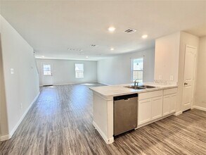 1395 Rd 5102 in Cleveland, TX - Building Photo - Building Photo