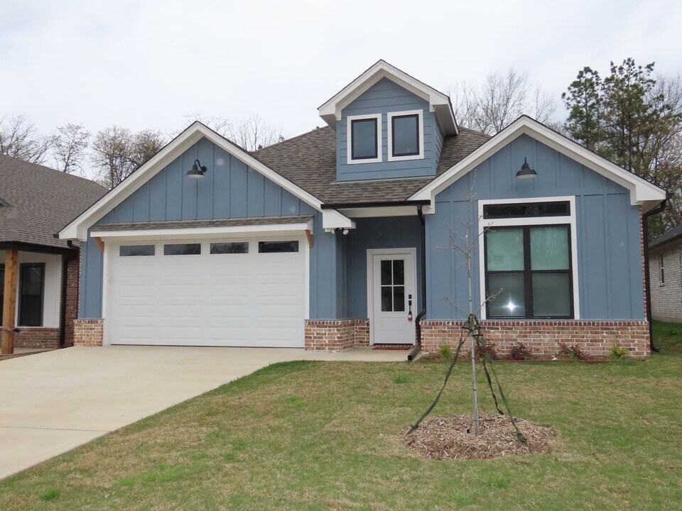 1679 Alamo Xing Rd in Tyler, TX - Building Photo