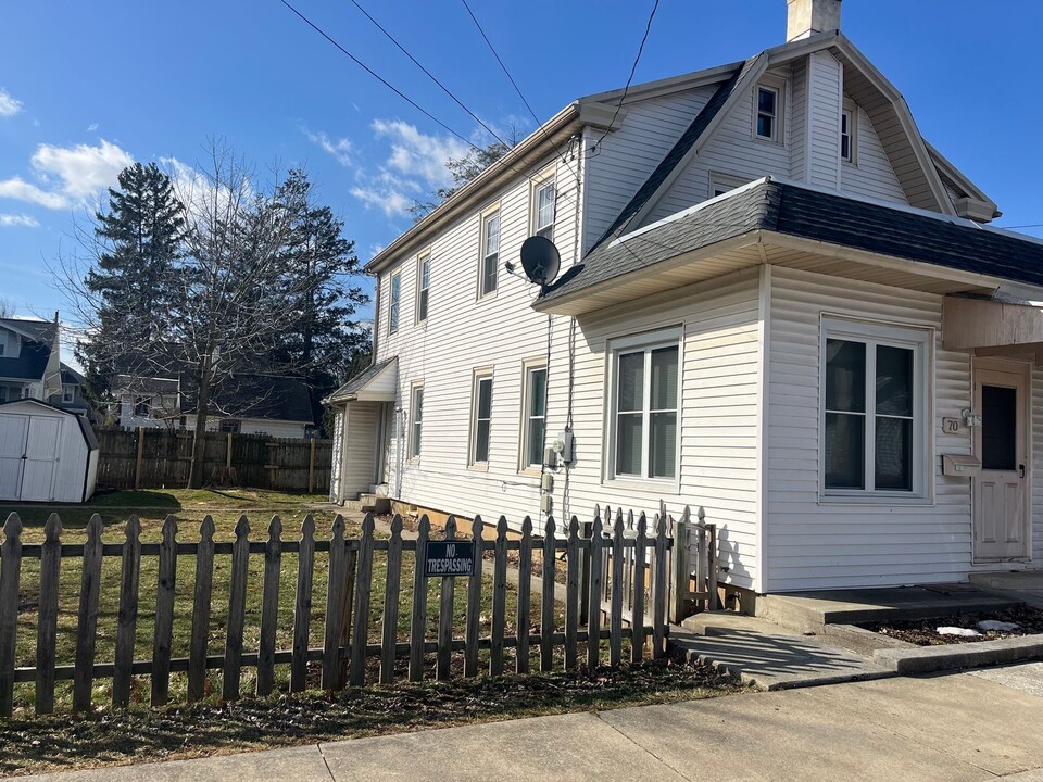 70 S Pitt St in Manheim, PA - Building Photo