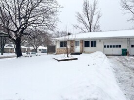 8701 W 35th St in St. Louis Park, MN - Building Photo