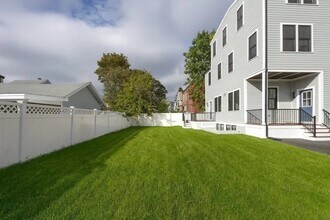 12 George St, Unit Residence at Royall Park in Medford, MA - Foto de edificio - Building Photo