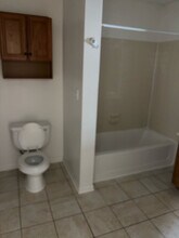 129 Polaris Dr in Lake In The Hills, IL - Foto de edificio - Building Photo