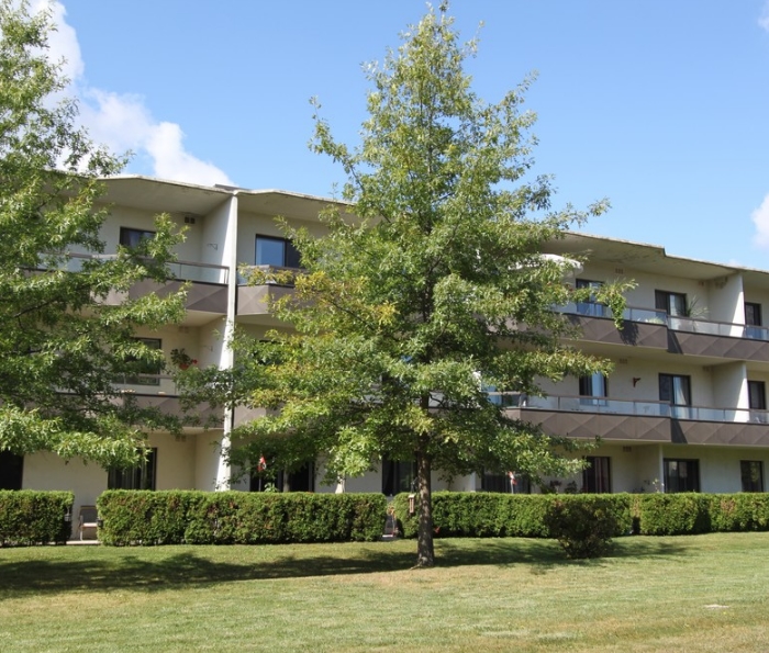 Canterbury Place in Woodstock, ON - Building Photo