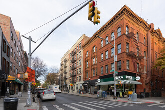 343 Bedford Ave in Brooklyn, NY - Building Photo - Building Photo