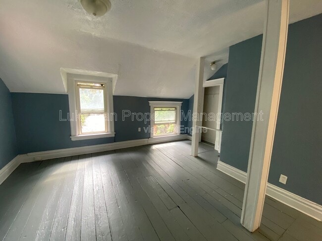 1020 W Kalamazoo Ave in Kalamazoo, MI - Building Photo - Building Photo