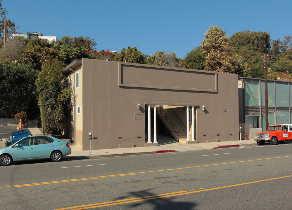 161 W Channel Rd in Santa Monica, CA - Building Photo