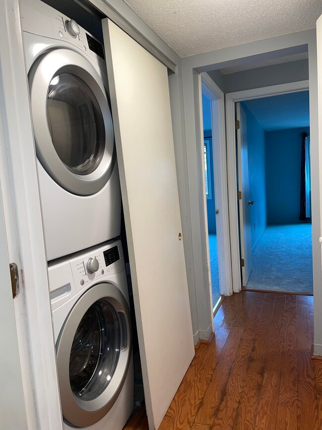 15 Bower Rd, Unit E4 in Quincy, MA - Building Photo - Building Photo