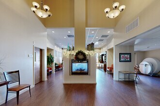 Dahlia Square Senior Apartments in Denver, CO - Foto de edificio - Interior Photo