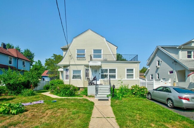 property at 470 Teaneck Rd