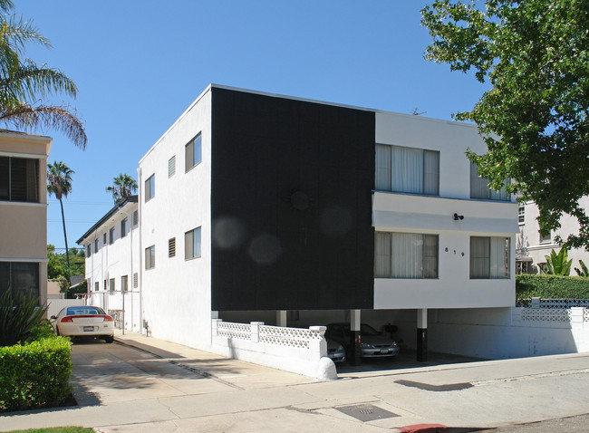 819 N Edinburgh Ave in Los Angeles, CA - Foto de edificio - Building Photo