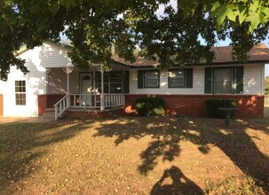 715 Patricia Dr in Tecumseh, OK - Building Photo - Building Photo
